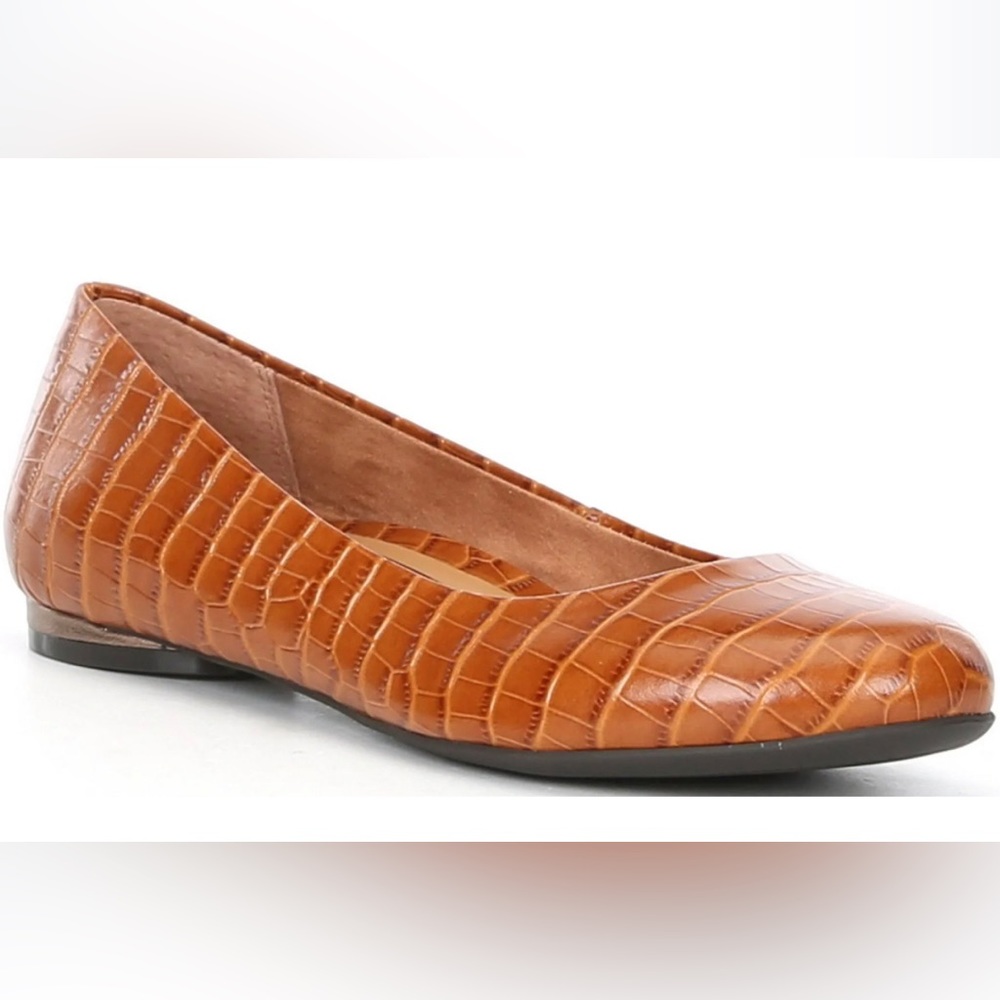 Vionic Hannah Croc flats size 10.